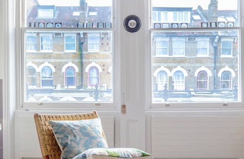 Cantelowes Apartment | Charming 2BD Hideaway - Caledonian Road, Camden!