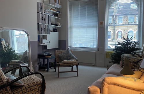 Cantelowes Apartment | Charming 2BD Hideaway - Caledonian Road, Camden!