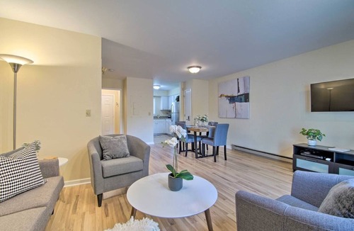 Gurnee House | Charming 2Bd Townhome Near Beach & Base