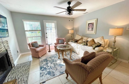 Far North Dallas Condo | Charming 2BE/2BA condo on Preston in Dallas
