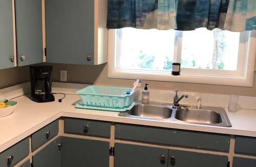 Gold Hill House | Charming 2bed/2bath home with covered deck right on the beautiful Rogue River