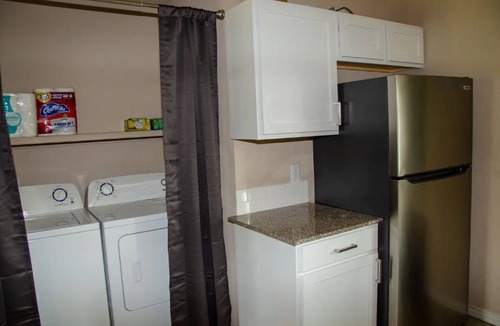Lawton House | Charming 2Bedroom! Close to Ft Sill/Hospital!