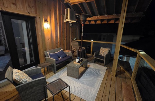 Tonawanda House | Charming 2bedroom house in adorable Tonawanda with balcony overlooking the river