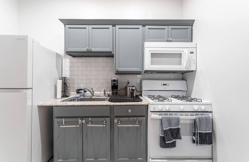 Constable Hook Apartment | Charming 2BR (6 Beds) | Walk to NYC Transit