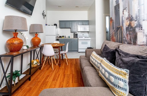 Constable Hook Apartment | Charming 2BR (6 Beds) | Walk to NYC Transit