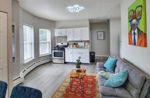 Metro Center House | Charming 2BR Apartment Near Downtown Springfield