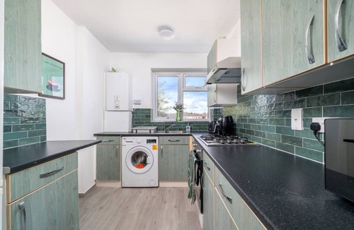 Langley Marish Apartment | Charming 2BR Apt | Heathrow Nearby