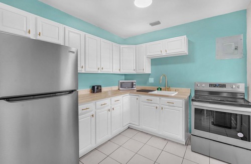 Dania Beach House | Charming 2BR Dania Beach Bungalow Getaway