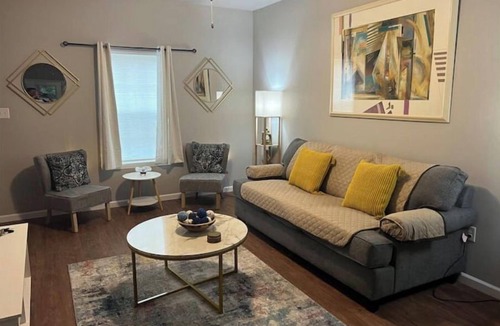 Valdosta Apartment | Charming 2BR Easy Access to VSU, SGMC & Downtown