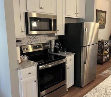 Valdosta Apartment | Charming 2BR Easy Access to VSU, SGMC & Downtown