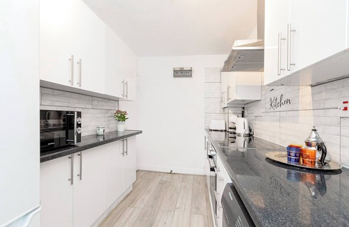 Hanger Hill Apartment | Charming 2BR flat in Ealing, 4min Hanger Lane Tube