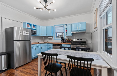 Oak Park House | Charming 2BR Hideaway FLW District-Theater/Games/Laundry/Office/Private Backyard