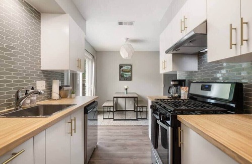 South Manchaca House | Charming 2BR Home in South Austin