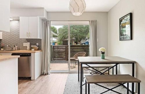 South Manchaca House | Charming 2BR Home in South Austin