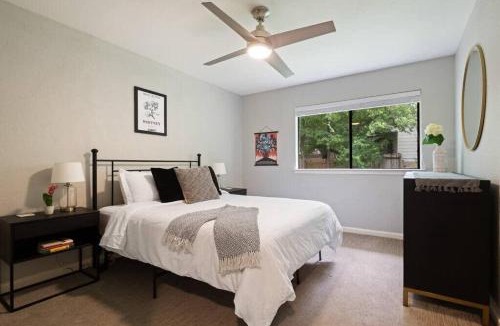 South Manchaca House | Charming 2BR Home in South Austin