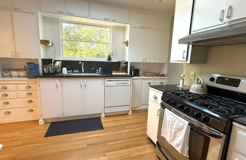 Fair Oaks House | Charming 2BR house/Near Stanford