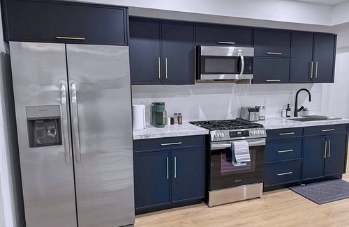 LaSalle House | Charming 2BR LowerSuite in LaSalle w/Private Entry