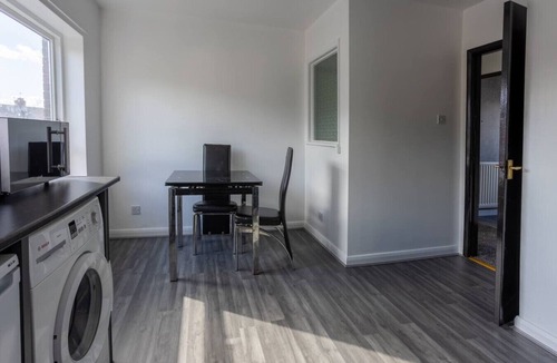 Carlisle House | Charming 2BR Maisonette in Carlisle Center