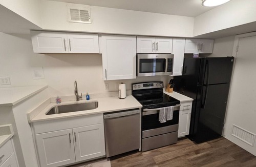 Capital View Apartment | Charming 2BR near Downtown Little Rock