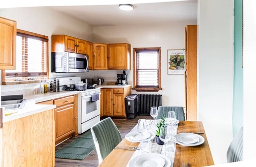 Hackensack Apartment | Charming 2BR Near NYC, MetLife & Hackensack Hosp.
