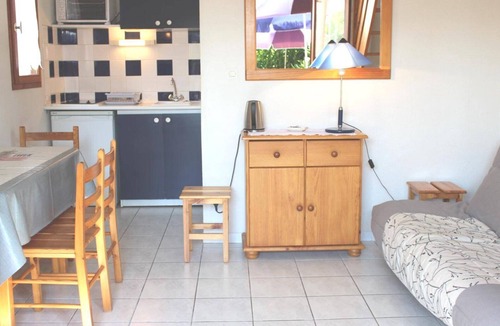 Les Ayguades House | Charming 2BR Pavilion with Pool Access, Terrace, and Parking, 400m from Sea