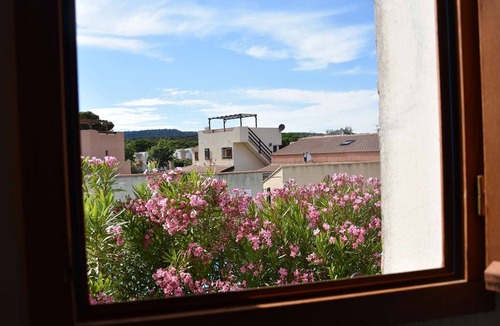 Les Ayguades House | Charming 2BR Pavilion with Pool Access, Terrace, and Parking, 400m from Sea