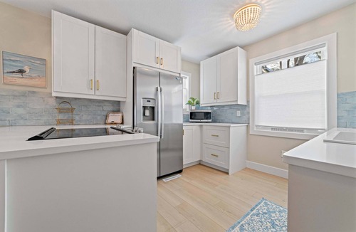 Bellaire House | Charming 2BR Pet-Friendly + Walk to Downtown