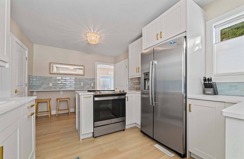Bellaire House | Charming 2BR Pet-Friendly + Walk to Downtown