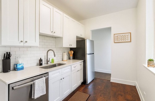Albany Park Apartment | Charming 2BR Stay Ideal for Long or Short Visits