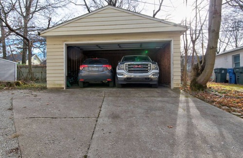 Cleveland Apartment | Charming 2BR 1 bath in the heart of CLE Heights