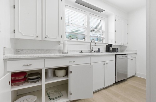 North Little Rock House | Charming 2BR Retreat in North Little Rock, Close to Hospitals & Downtown
