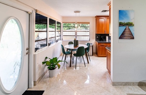 Citrus Isles House | Charming 2BR Waterfront House with Kayaks