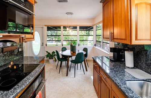 Citrus Isles House | Charming 2BR Waterfront House with Kayaks