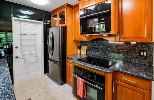 Citrus Isles House | Charming 2BR Waterfront House with Kayaks