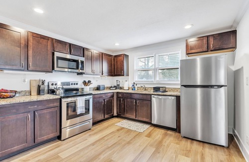 Parker House | Charming 2BR Walkable to Swamp Rabbit Trail