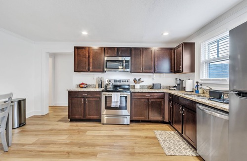Parker House | Charming 2BR Walkable to Swamp Rabbit Trail