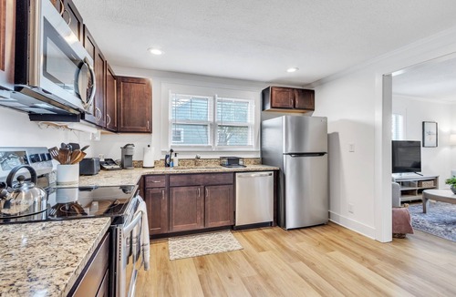 Parker House | Charming 2BR Walkable to Swamp Rabbit Trail