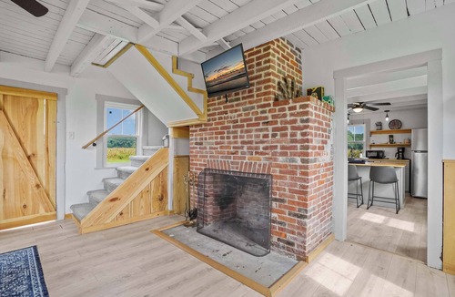 Locustville Cabin | Charming 2BR with Fire Pit on Farm - 10 Min to Wharf