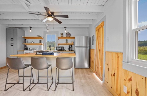 Locustville Cabin | Charming 2BR with Fire Pit on Farm - 10 Min to Wharf