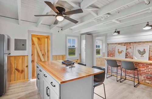 Locustville Cabin | Charming 2BR with Fire Pit on Farm - 10 Min to Wharf