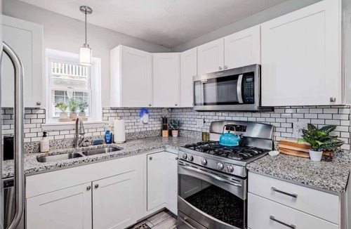 Cleveland House | Charming 3/1.5 Cleveland Home