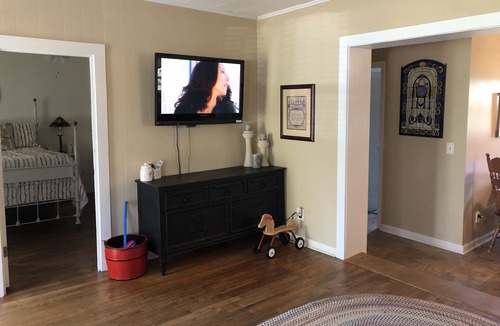 Sparta House | Charming 3/2 1400sf country farm house on 32 acres