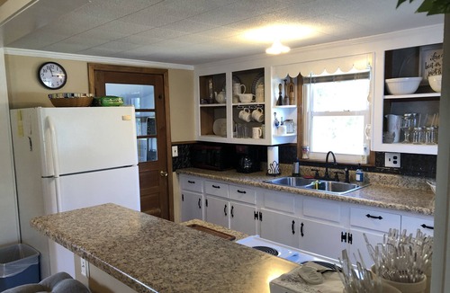 Sparta House | Charming 3/2 1400sf country farm house on 32 acres