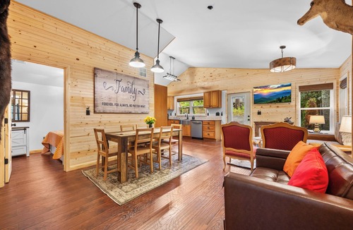 Newland Cabin | Charming 3/2 Cabin , Ski, Fire-Pit, AC & Resort-Style Amenities