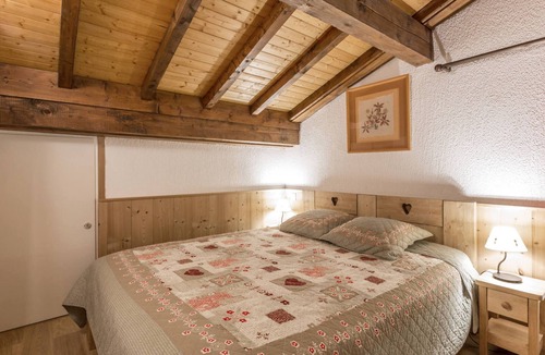 La Clusaz Apartment | Charming 3* apartment, near slopes, wood stove, garage, WIFI