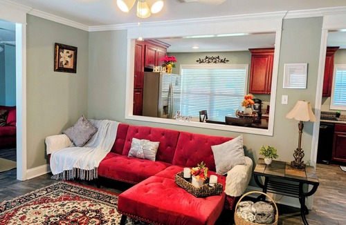 Denham Springs House | Charming 3 bd 2 bath cozy home in Denham Springs with AC and pool