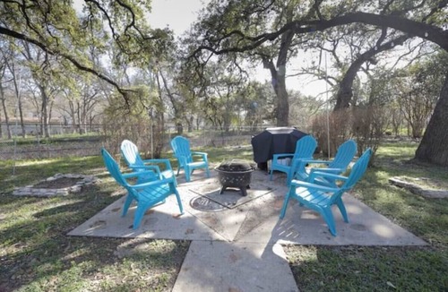 MLK House | Charming 3-BDR East Austin Retreat with Spacious Backyard