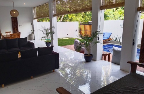 Senggigi House | Charming 3-bedroom villa with AC and WiFi in serene Nusa Tenggara Bar