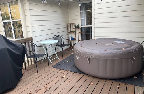 Martinez House | Charming 3 Bed/2 Bath Bungalow for Masters