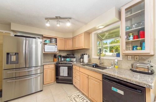 Spokane Valley House | Charming 3 Bed, 2 and a half Bath Family Oasis - Pool, BBQ, Fire Pit